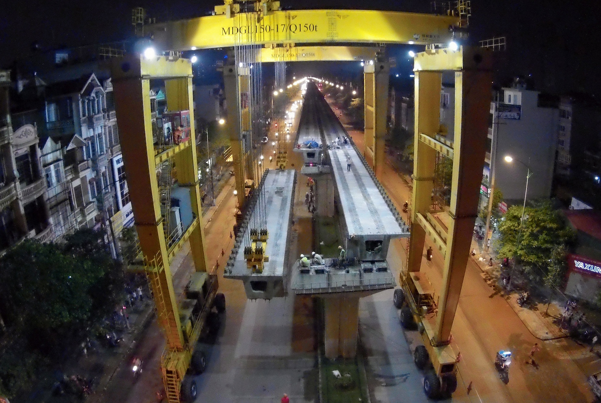 Cau truc khong lo lap dam duong tau dien tren cao hinh anh