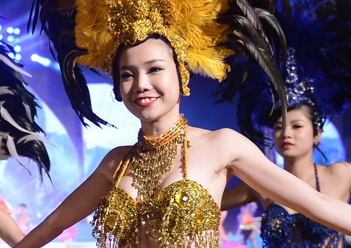 600 vu cong khoe ve goi cam tai Carnaval Ha Long hinh anh