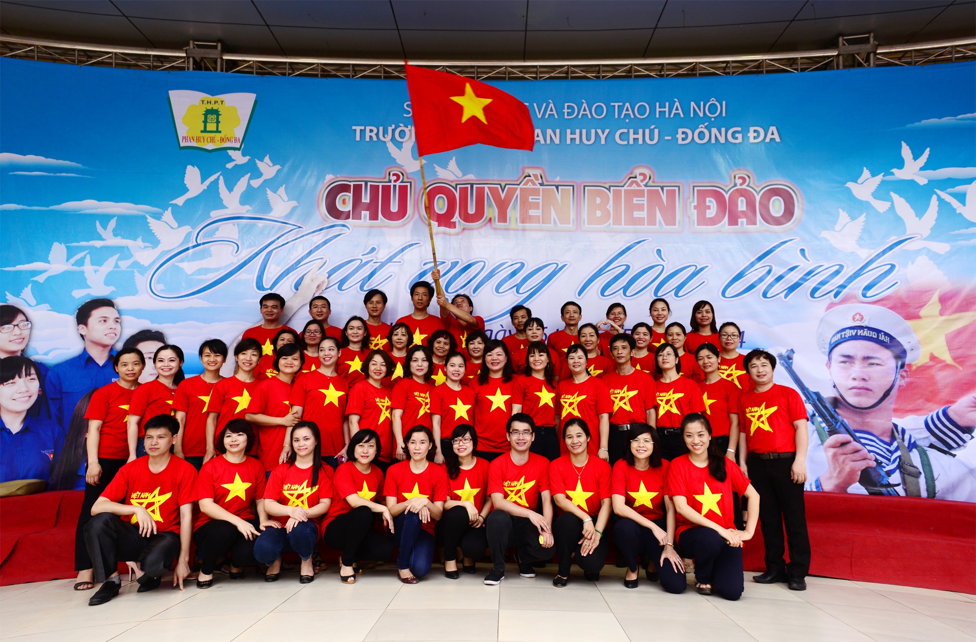 Sau sự kiện xếp hình bản đồ Việt Nam, học sinh trường Phan Huy Chú sẽ tham gia vào chương trình chữ ký HÒA BÌNH CHO BIỂN ĐÔNG do Ủy Ban Hòa Bình TP Hà Nội và Liên hiệp các Tổ chức Hữu Nghị Hà Nội phát động.Đây là một chương trình hành động vì hòa bình, lấy chữ ký và ý kiến của cộng đồng vào thư thỉnh nguyện HÒA BÌNH CHO BIỂN ĐÔNG nhằm thu hút sự quan tâm của công luận trong nước và quốc tế, qua đó gửi đến bạn bè quốc tế thông điệp hòa bình từ Việt Nam: Đoàn kết, yêu chuộng hòa bình, mong muốn gìn giữ hòa bình trên Biển Đông và khu vực Asean.