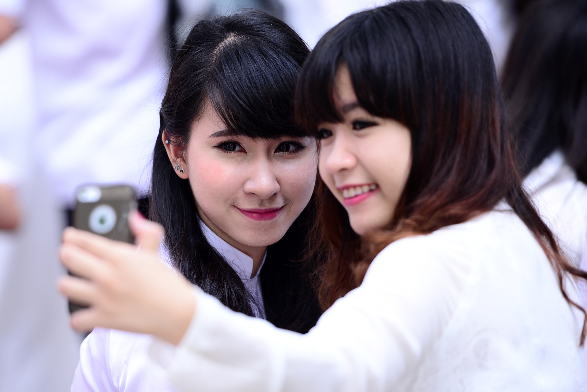 Học sinh cùng nhau lưu lại những khoảnh khắc đáng nhớ,