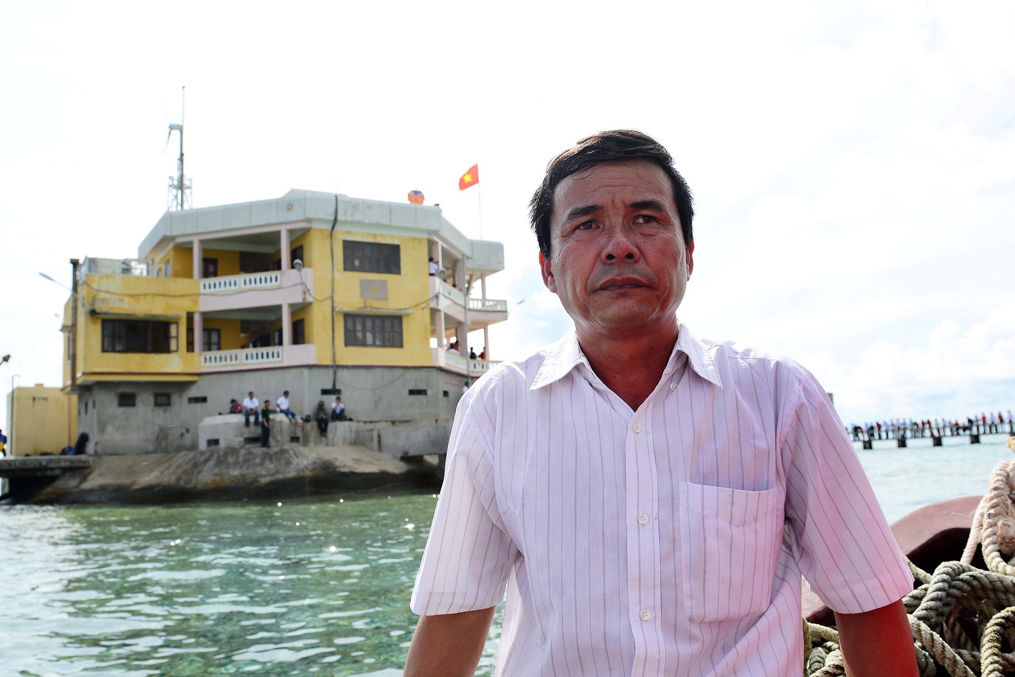 Nguoi 20 nam giu 6 ngon Hai dang o Truong Sa hinh anh