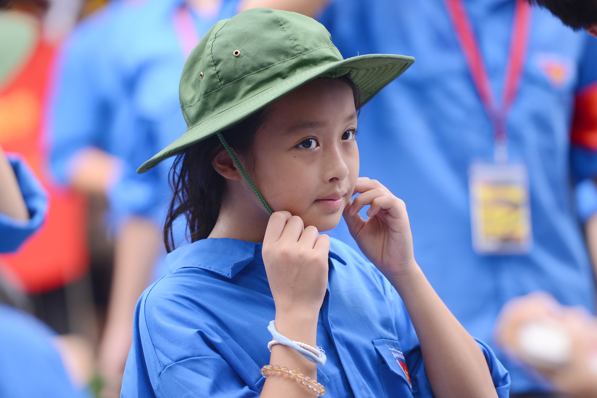 Co be lop 7 dang yeu tinh nguyen tiep suc mua thi hinh anh