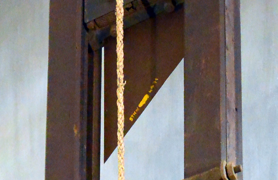 Hoa Lo - nha tu ghe ron voi may chem thoi trung co hinh anh