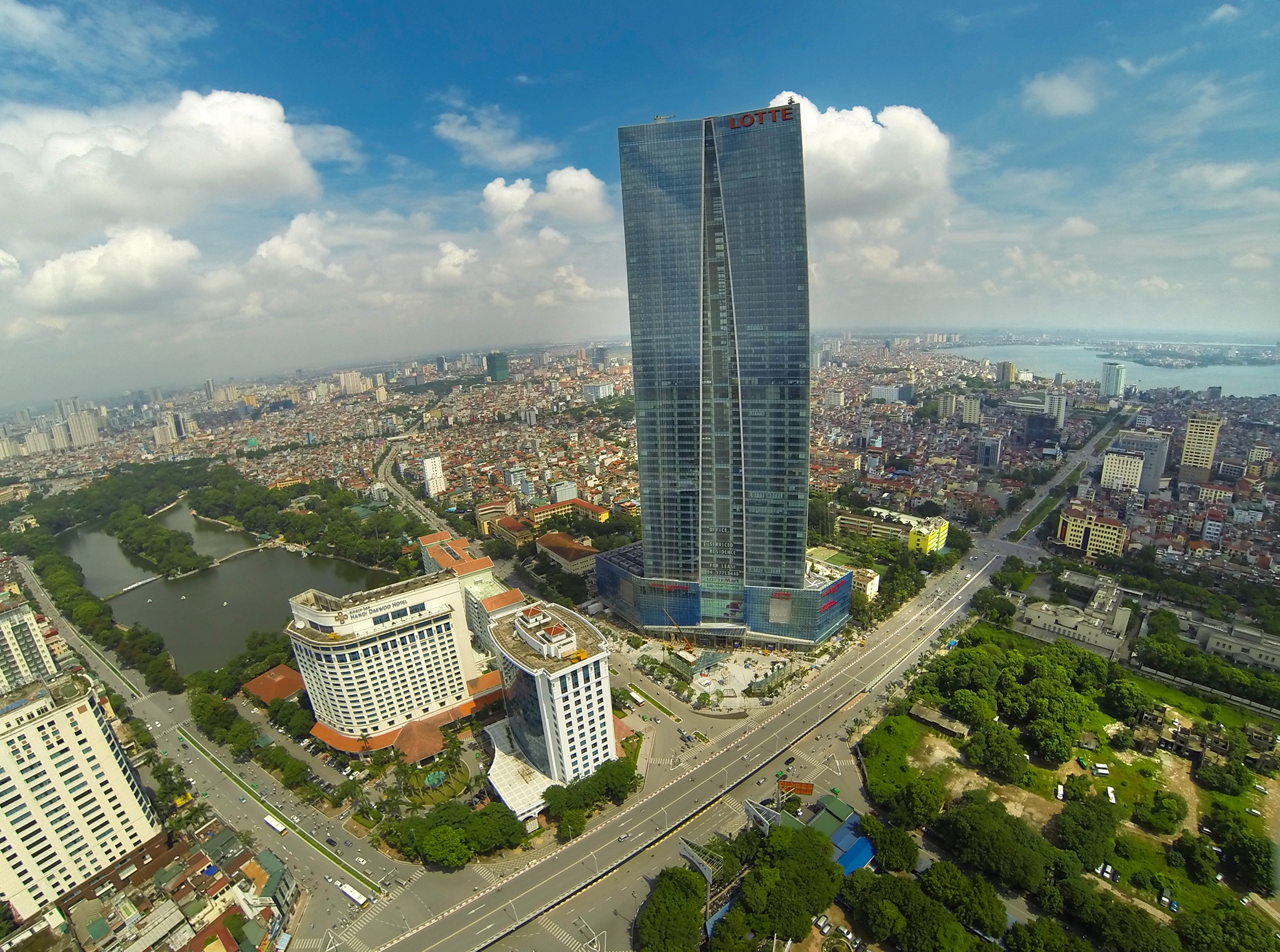 Toa thap cao thu hai Viet Nam truoc dip khanh thanh hinh anh