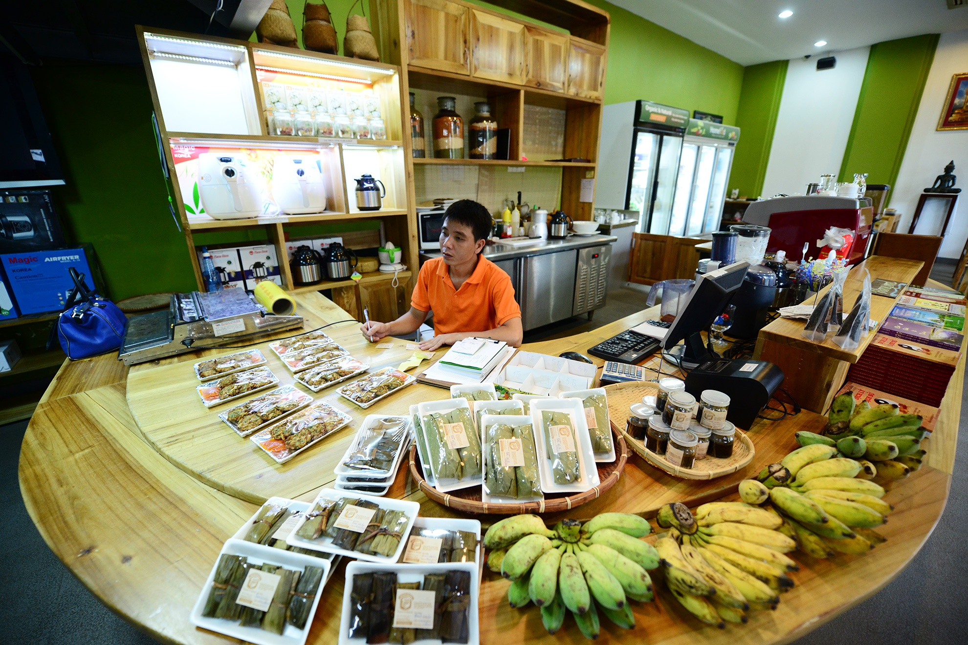 Nha hang kiem sieu thi thuc pham chay doc nhat Ha Noi hinh anh