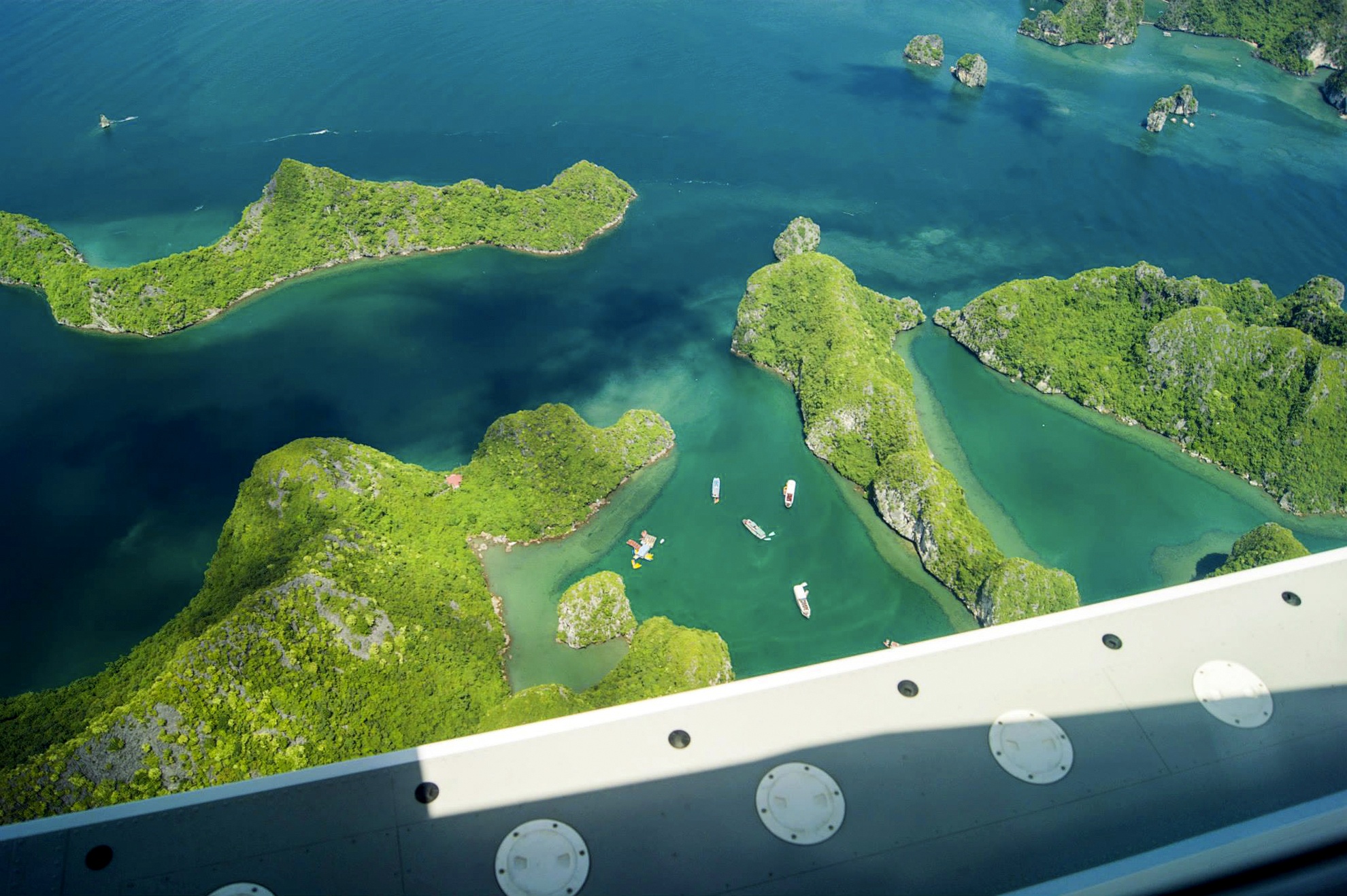 Vinh Ha Long hung vi nhin tu thuy phi co hinh anh