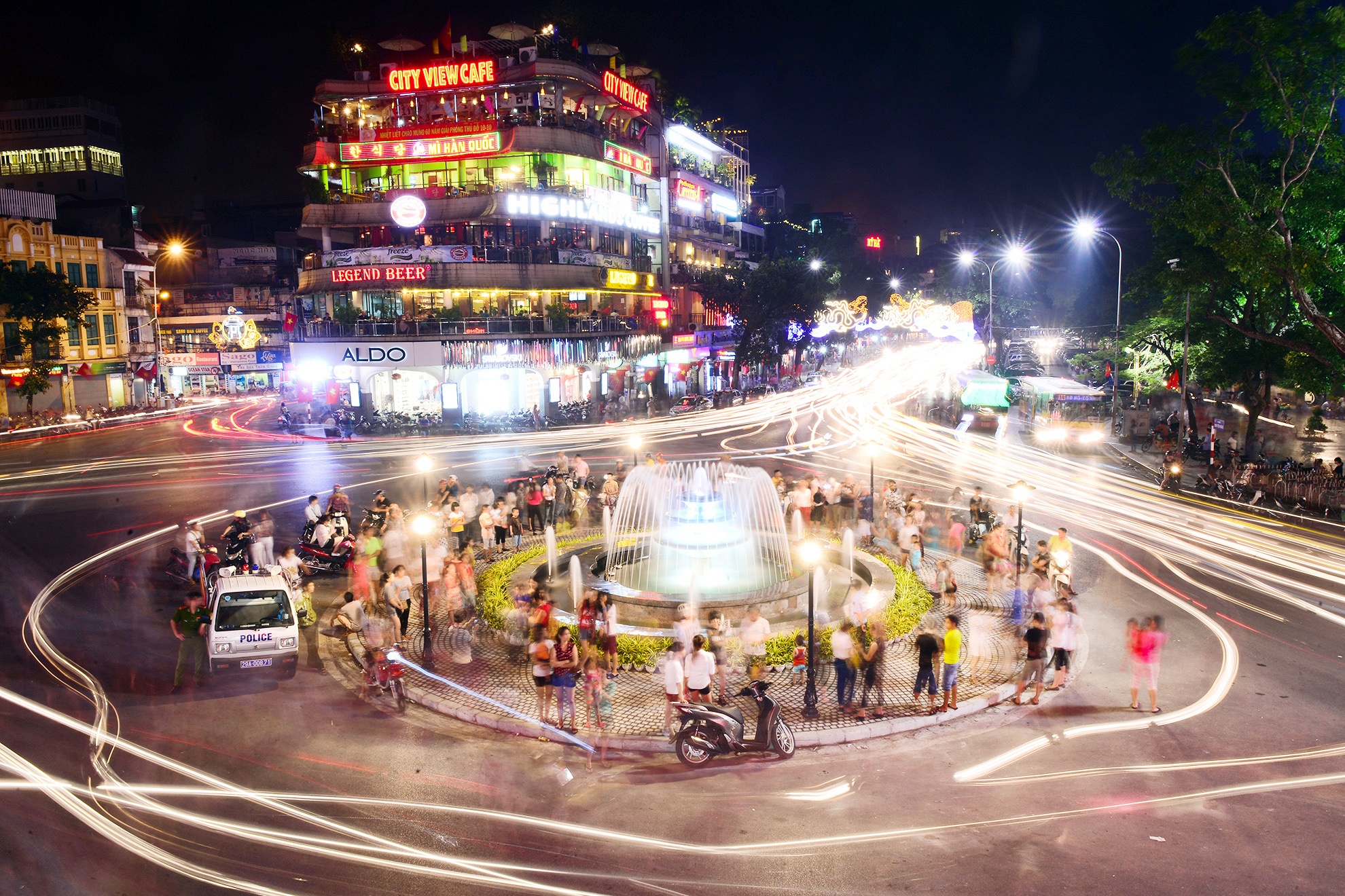 Ha Noi ruc ro den hoa cho don 60 nam giai phong hinh anh