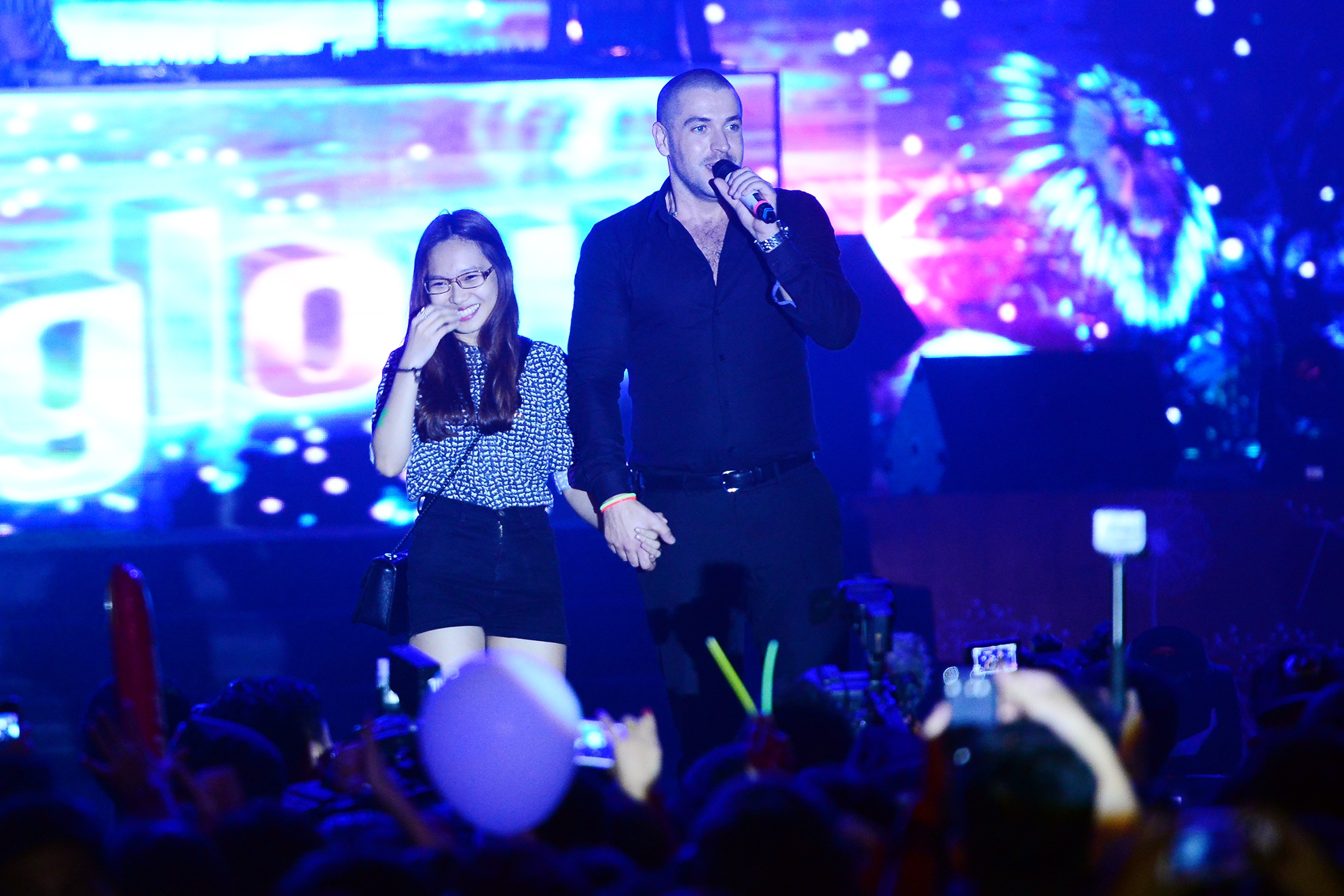 Shayne Ward to tinh voi thieu nu Viet trong dem hoi anh sang hinh anh