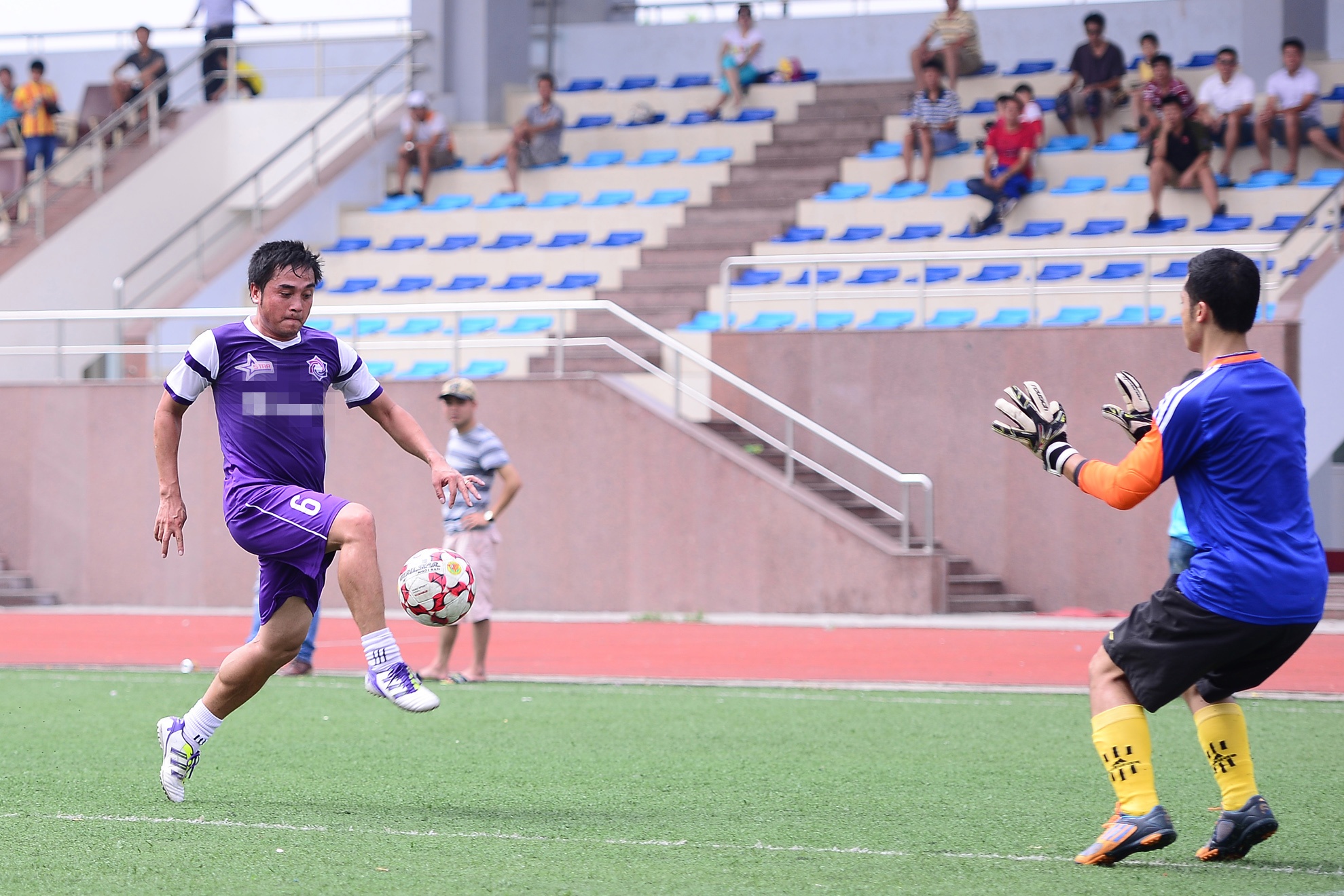The he Vang bong da VN thang vat va 2-0, tien vao chung ket hinh anh