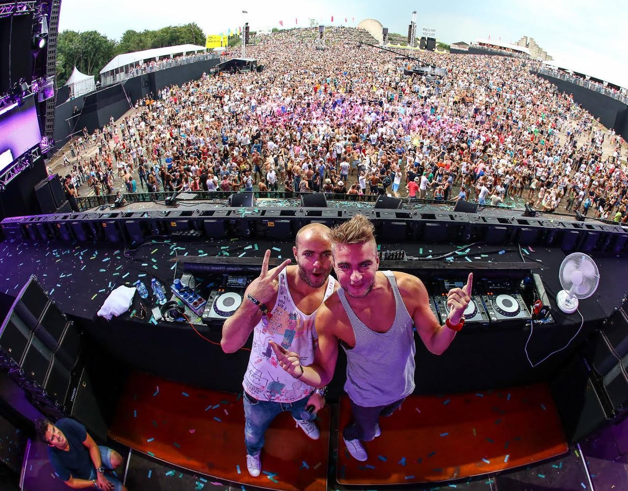 Le hoi DJ ket hop anh sang lan dau tien tai TP.HCM hinh anh