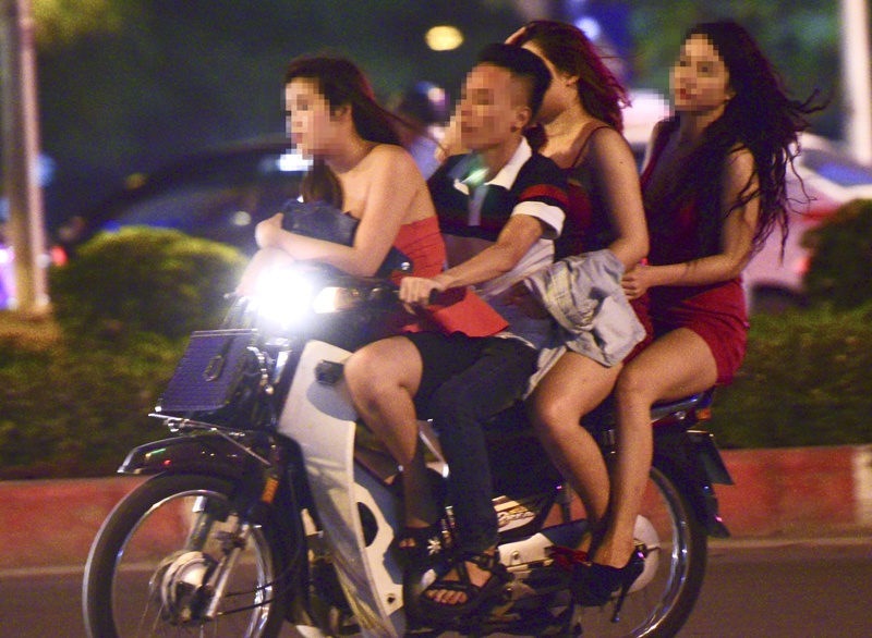 Quai xe kep chan dai dau tran danh vong giua thu do hinh anh