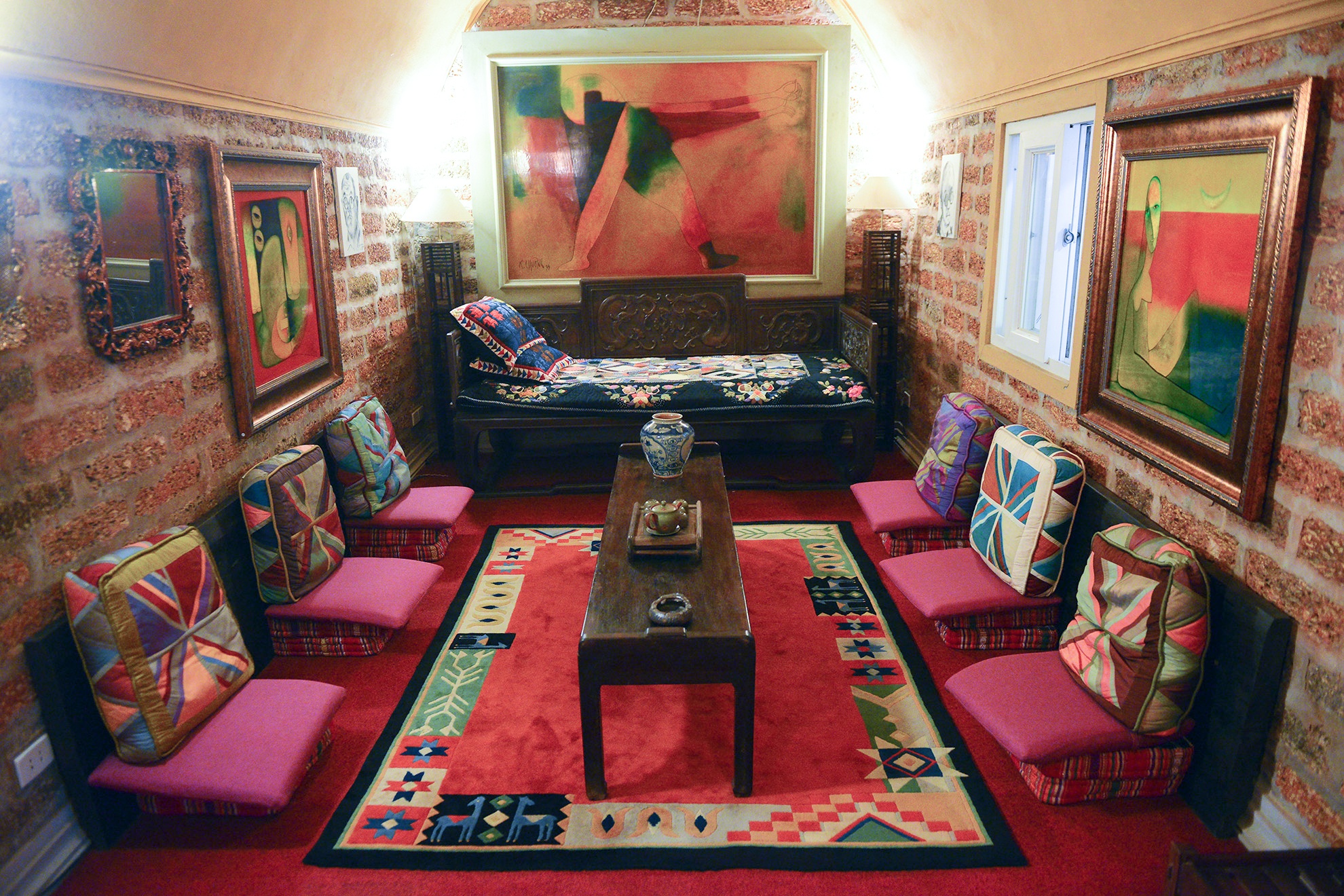 Ben trong noi duoc coi la chon xa xi cua Viet Nam hinh anh