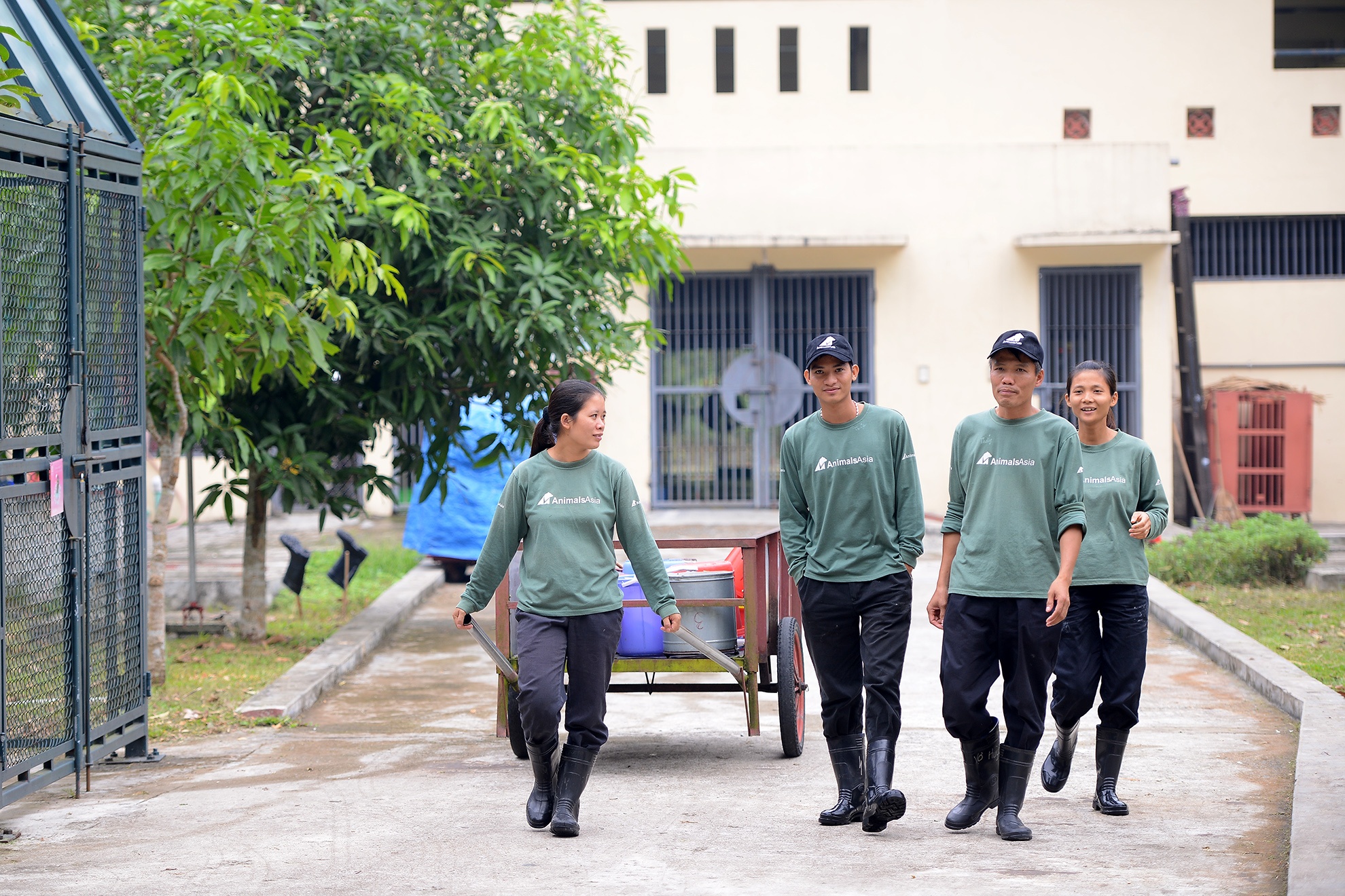 Hai khu nhà gấu đôi mới hoàn thiện có nhiều cải tiến so với các khu chăm sóc gấu đã xây dựng trước đó tại Trung tâm cứu hộ. Một số buồng gấu được trang bị đặc biệt phù hợp với sức khỏe của các cá thể gấu tàn tật như: mất chi, cụt chân... được cứu hộ về từ các trang trại nuôi gấu lấy mật.