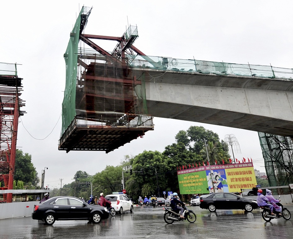 Bay chet nguoi tai cong trinh duong sat tren cao hinh anh