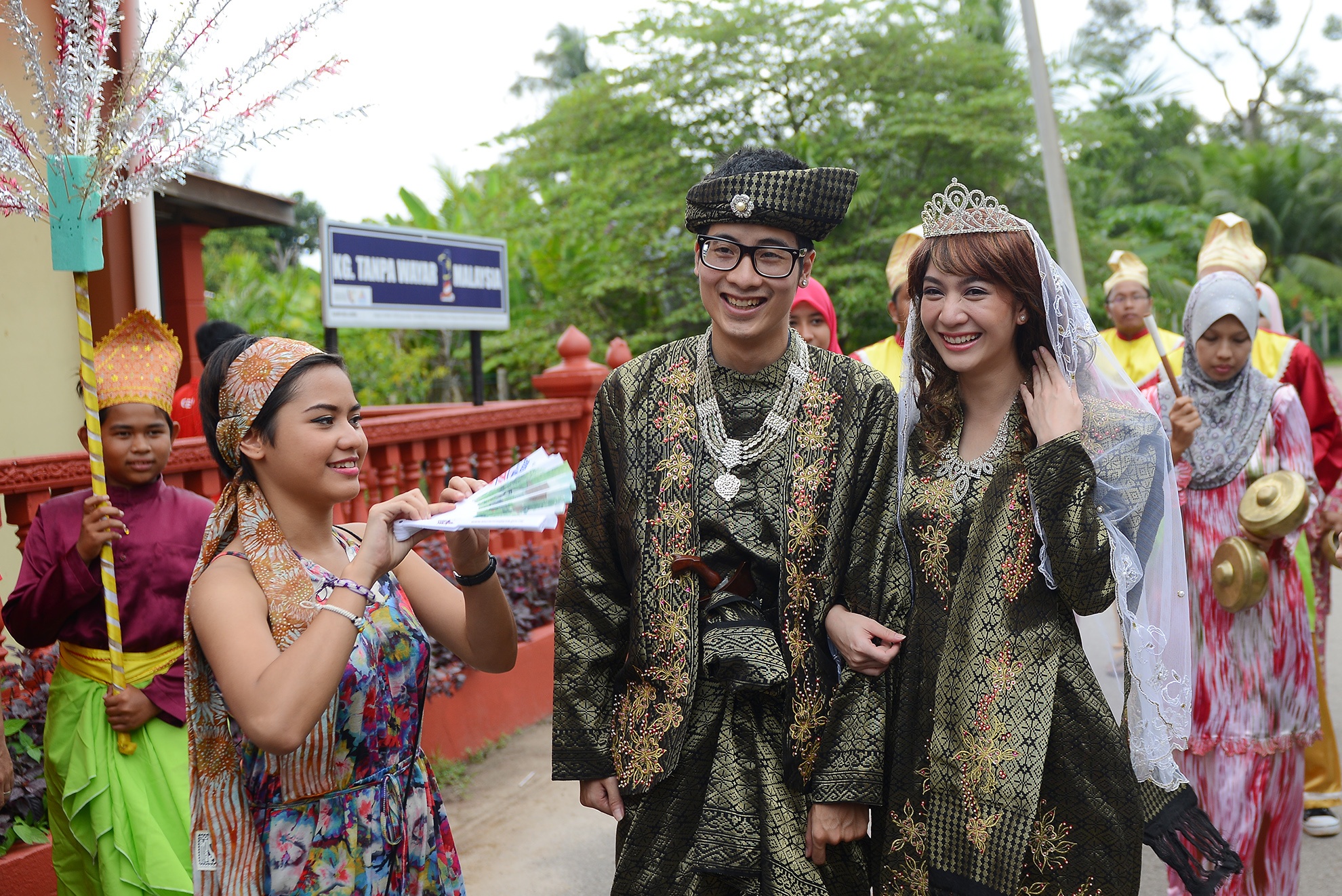 Vlogger JVevermind bat ngo lam dam cuoi gia tai Malaysia hinh anh