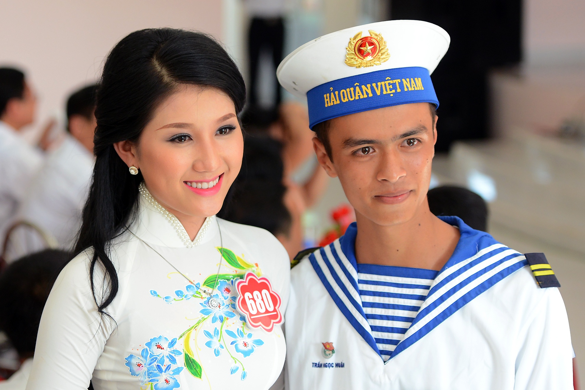 Nguoi dep Hoa hau VN khoe sac ben linh Hai quan hinh anh