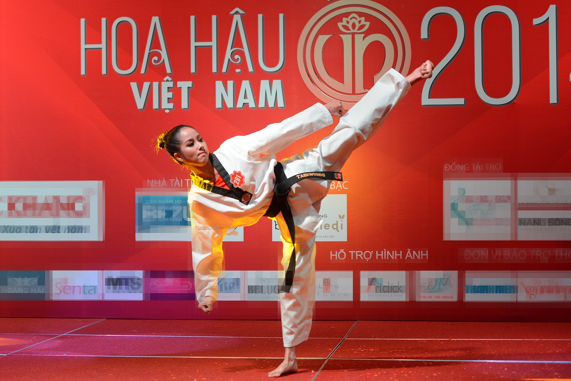 Thi sinh Hoa hau danh vo nhay hip hop tren san khau tai nang hinh anh