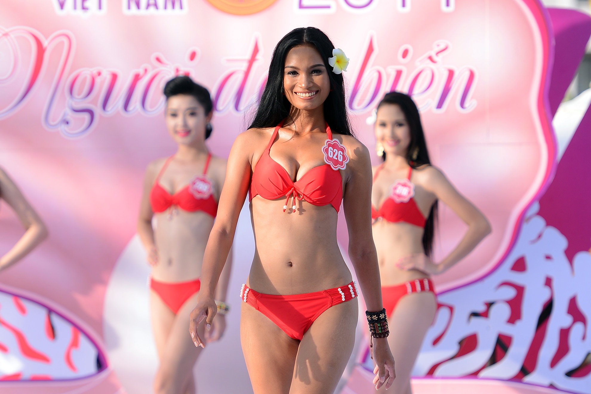 Lo dien thi sinh doat giai Nguoi dep bien Hoa hau Viet Nam hinh anh