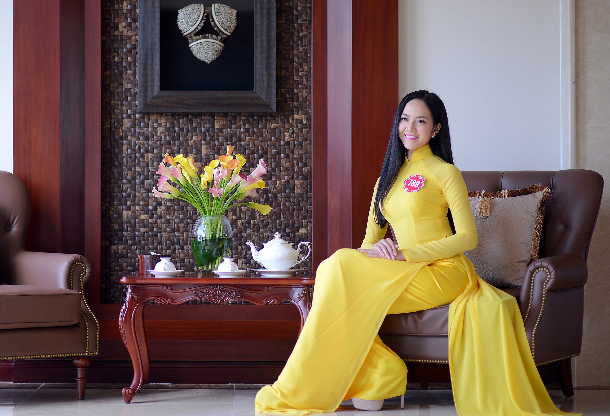 Ung vien hoa hau dep kieu sa trong phong tong thong tram ty hinh anh