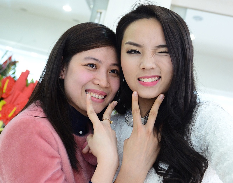 Hoa hau Ky Duyen duoc chao don nong nhiet o que nha hinh anh