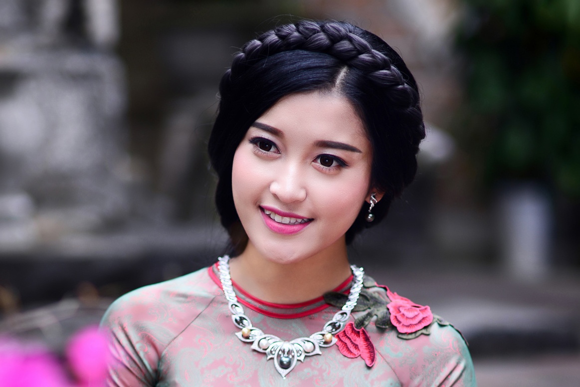 A hau Huyen My thich nguoi tinh cam, lang man nhu tai tu Han hinh anh