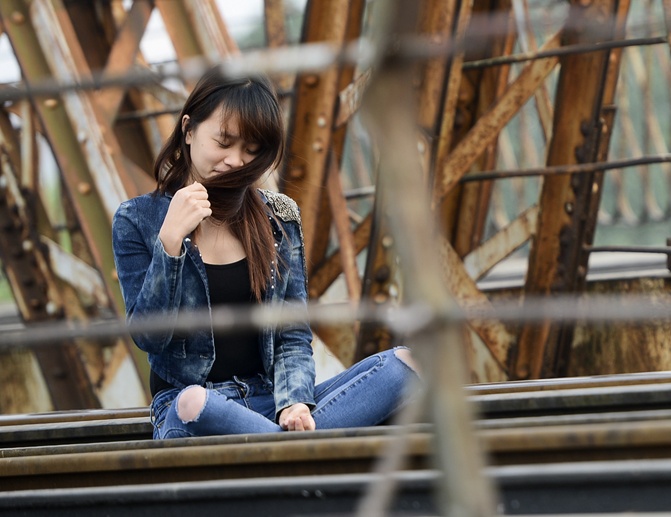 Gion voi tu than tren cau Long Bien hinh anh