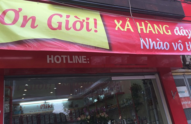 Gan Tet, cua hang dua treo bang ron quang cao doc hinh anh