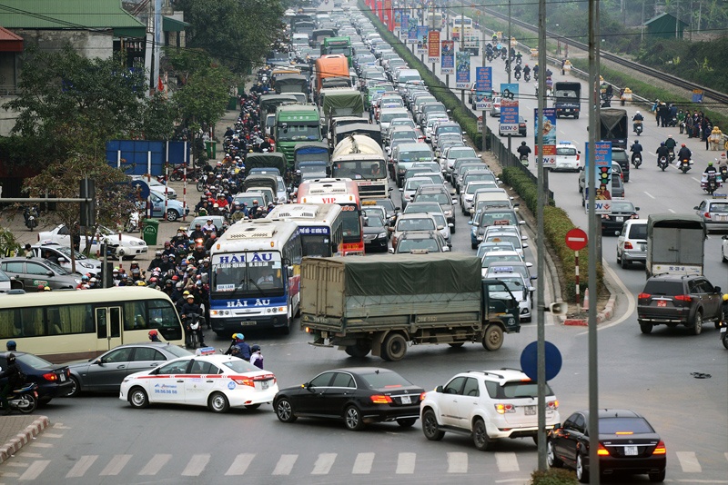 Phan luong ky quac tai nut giao cua ngo Ha Noi hinh anh