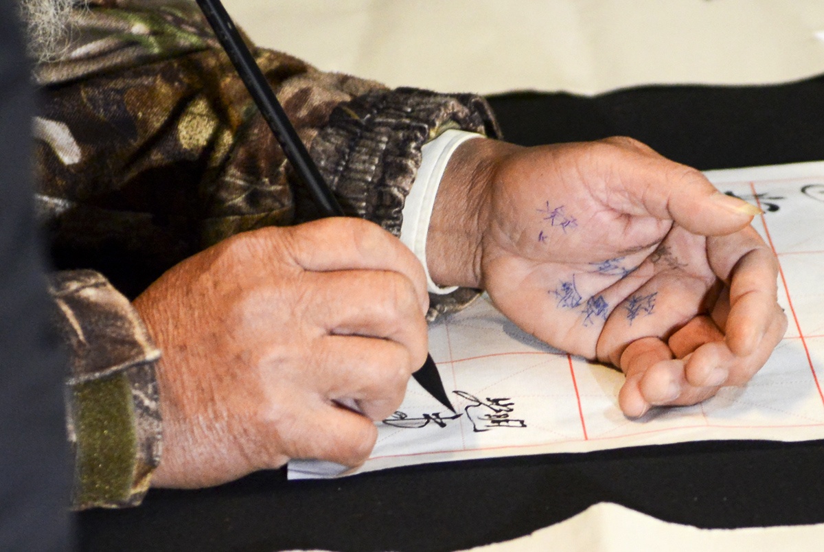 Ong do quay cop, gio tu dien trong ky sat hach hinh anh