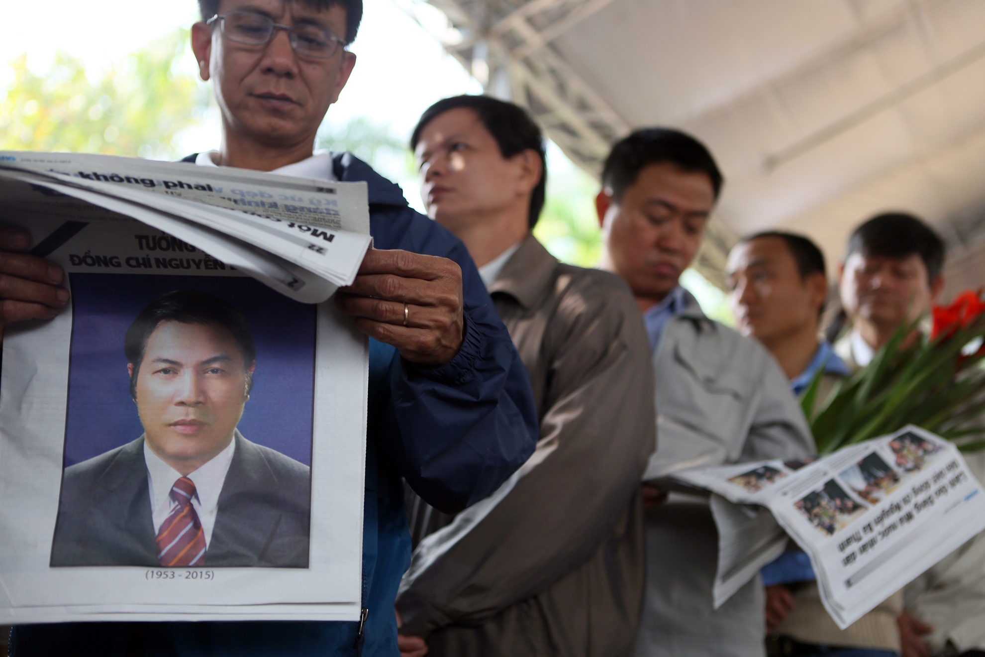 Toàn bộ số báo đặc biết đều viết về ông Bá Thanh.