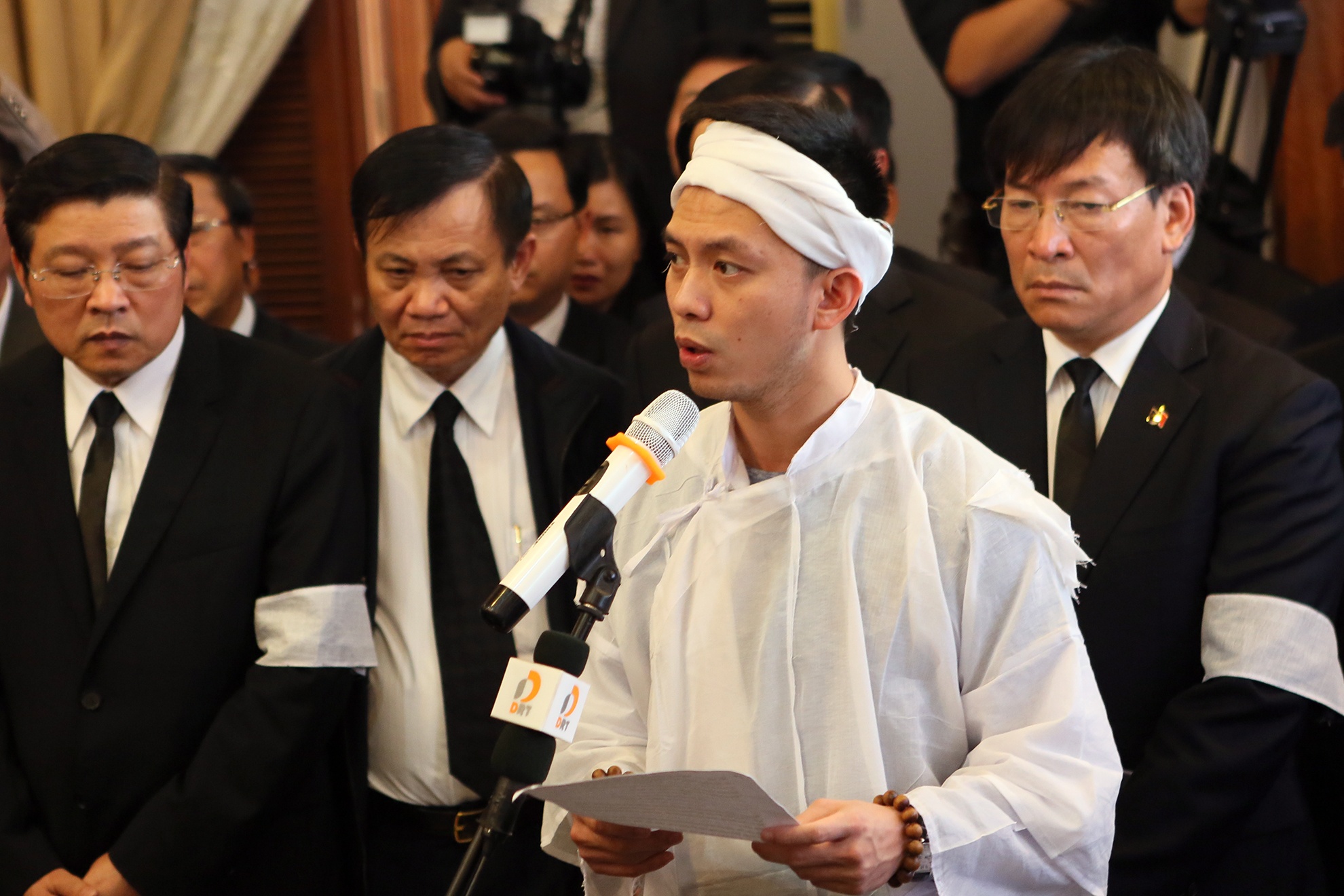 Con trai ong Ba Thanh: 'Ba toi se am long' hinh anh