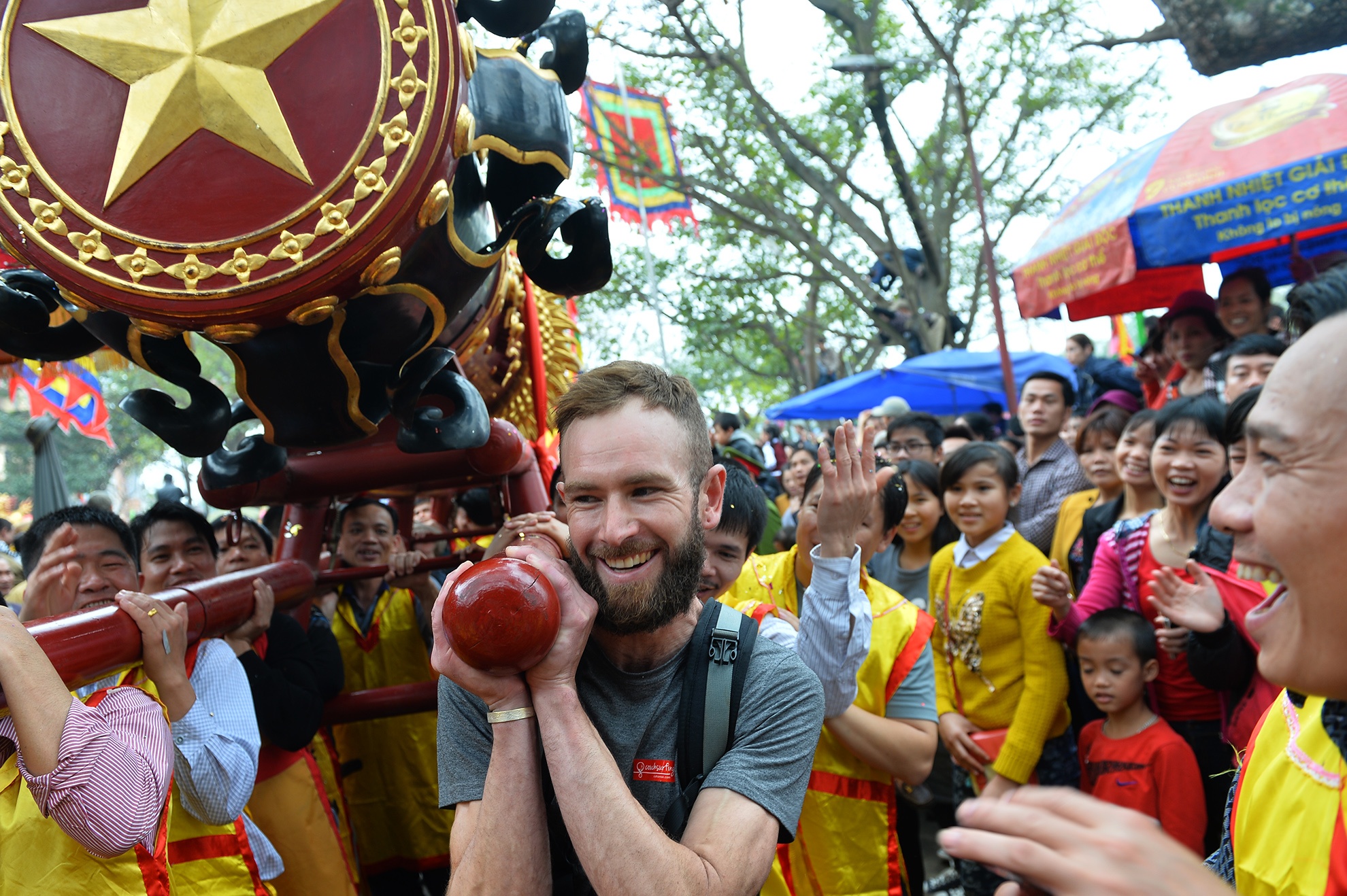 Chang Tay ruoc qua phao khong lo tai le hoi Dong Ky hinh anh