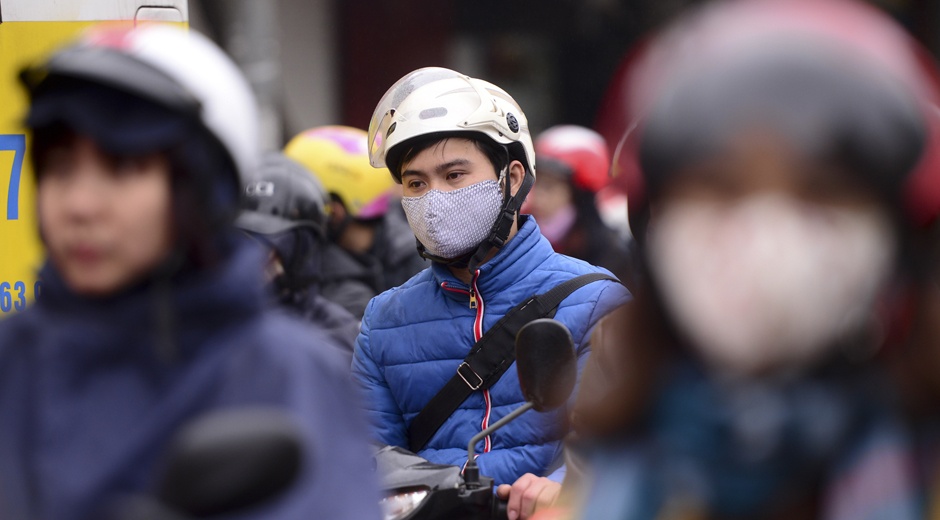 Tac duong dien rong ngay dau sinh vien tro lai truong hinh anh