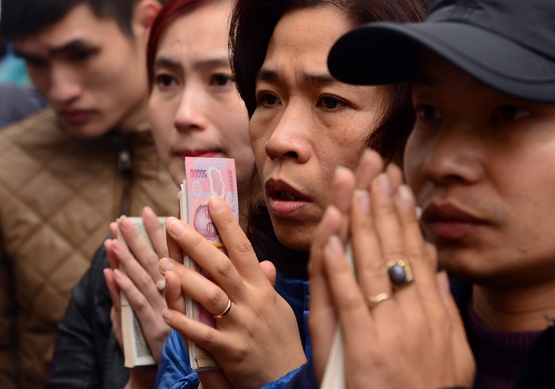 Tien rai khap phu Tay Ho ngay ram thang Gieng hinh anh