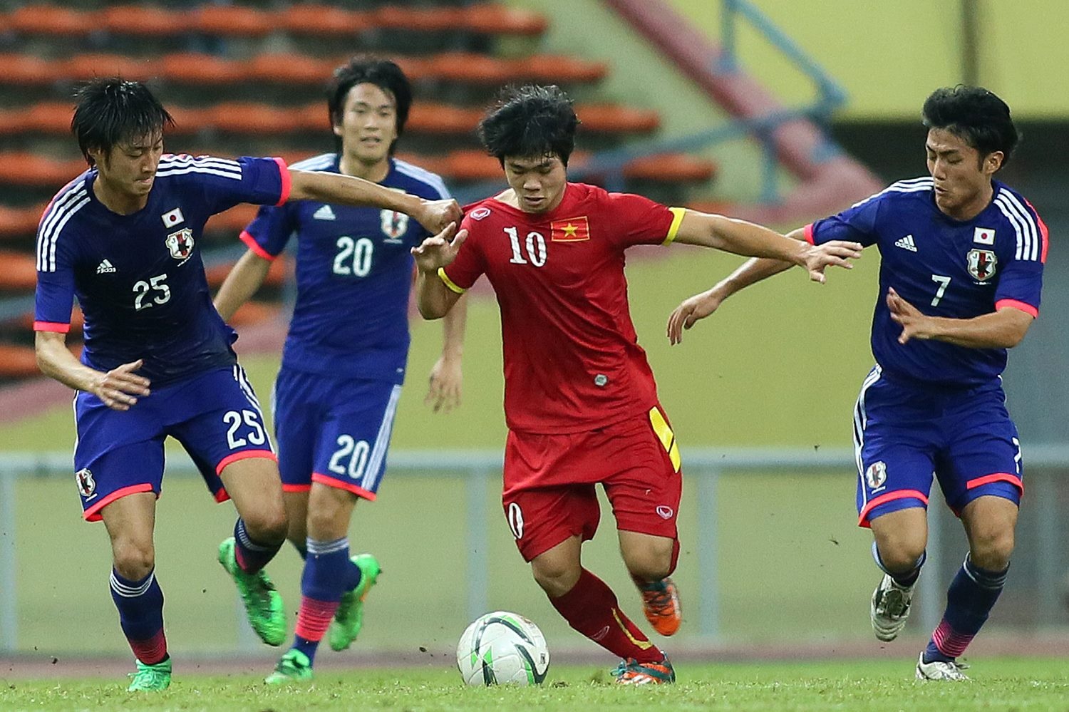 Cong Phuong don thuong doc ma truoc hang thu Nhat Ban hinh anh