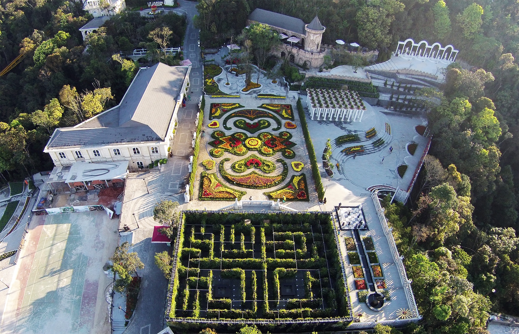 Khu nghi duong Ba Na nhin tu camera bay hinh anh