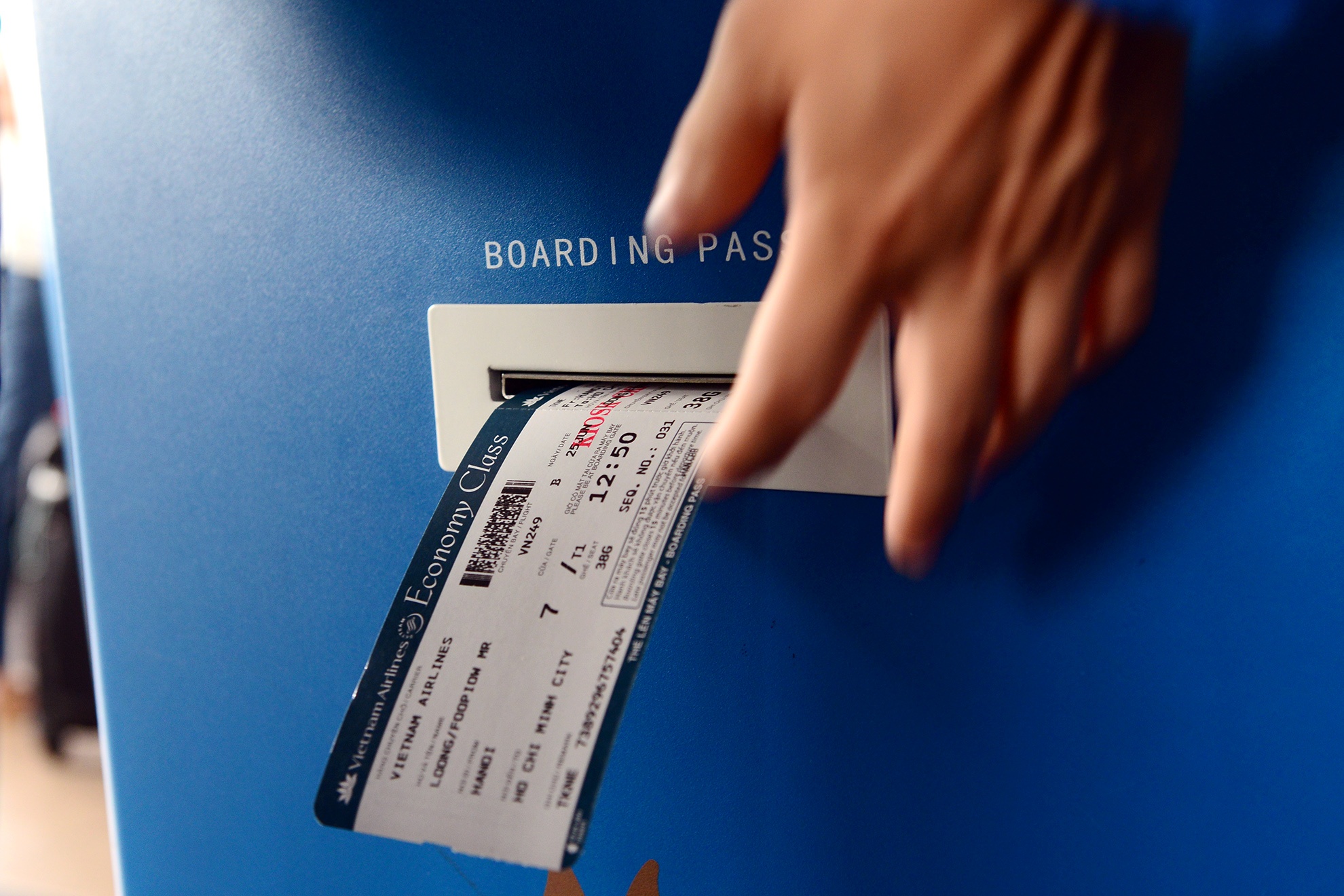 Quy trinh check-in tu dong trong 2 phut tai san bay Noi Bai hinh anh