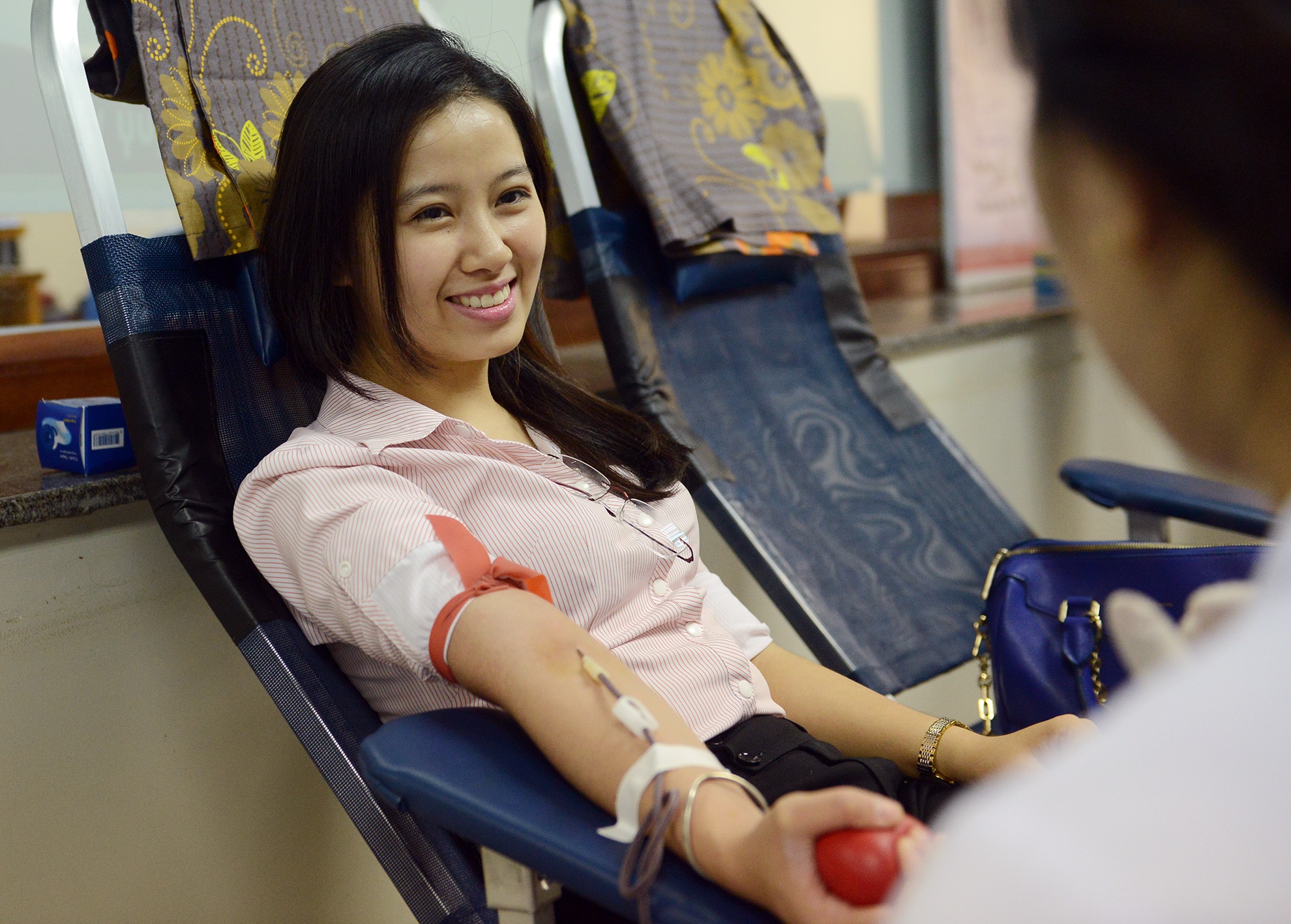 Xep hang hien mau trong con nguy cap hinh anh