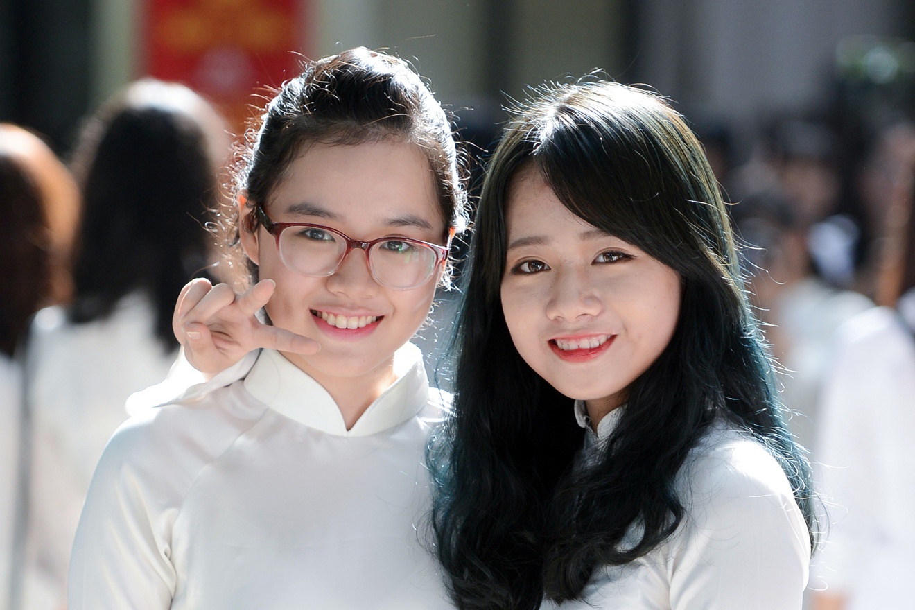 Nu sinh Phan Dinh Phung rang ro ngay khai giang hinh anh