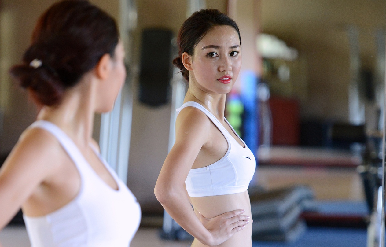 Nguoi dep Hoa hau HVVN 'lot xac' truoc chung ket hinh anh