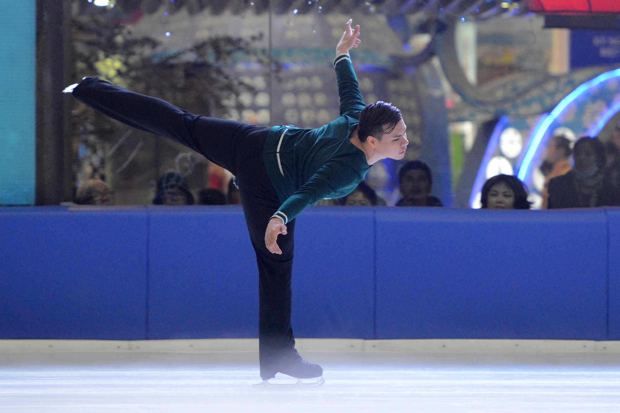 Nguyễn Minh Trí Anh là vđv đạt huy chương vàng nội dung Senior với 75,91 điểm. Trí Anh là du học sinh đầu tiên của Việt Nam ra nước ngoài học trượt băng nghệ thuật chuyên nghiệp.