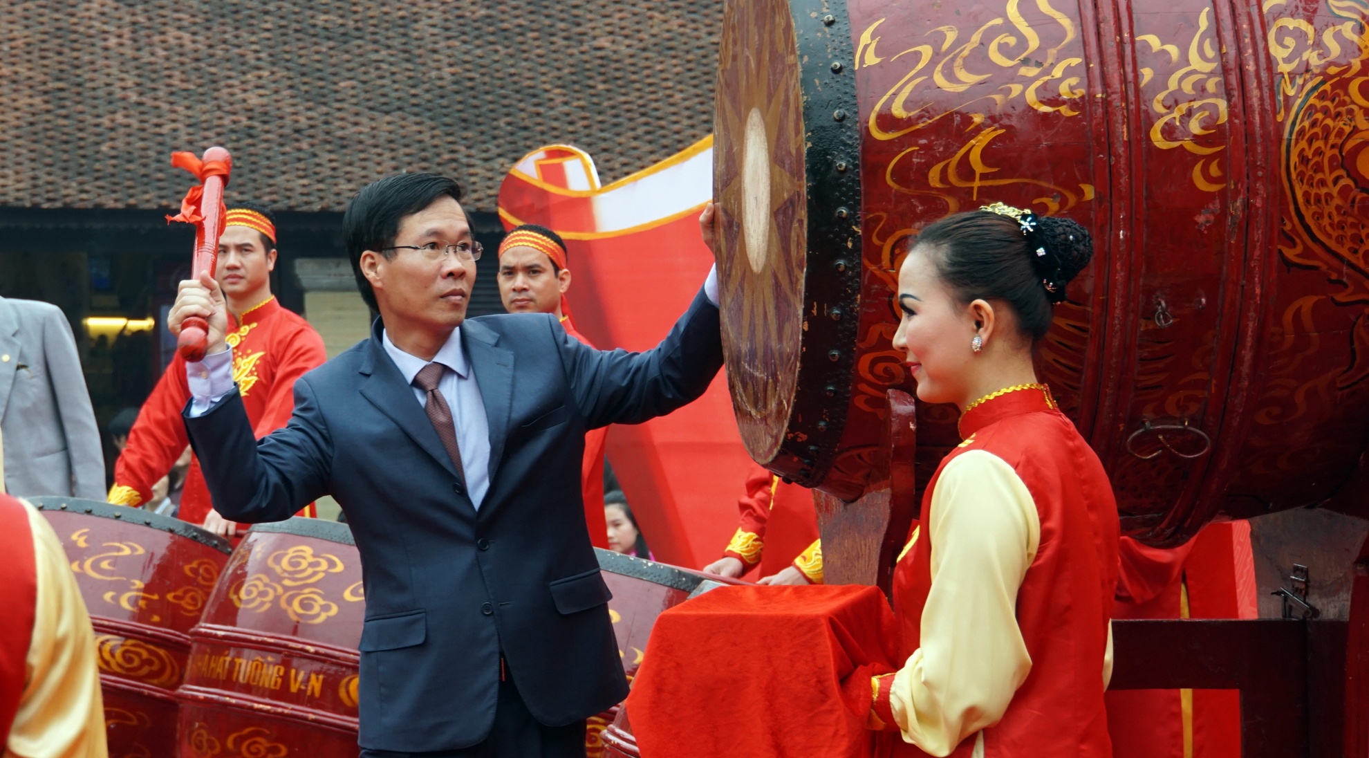 Ngay tho Viet Nam soi dong tai Van Mieu hinh anh