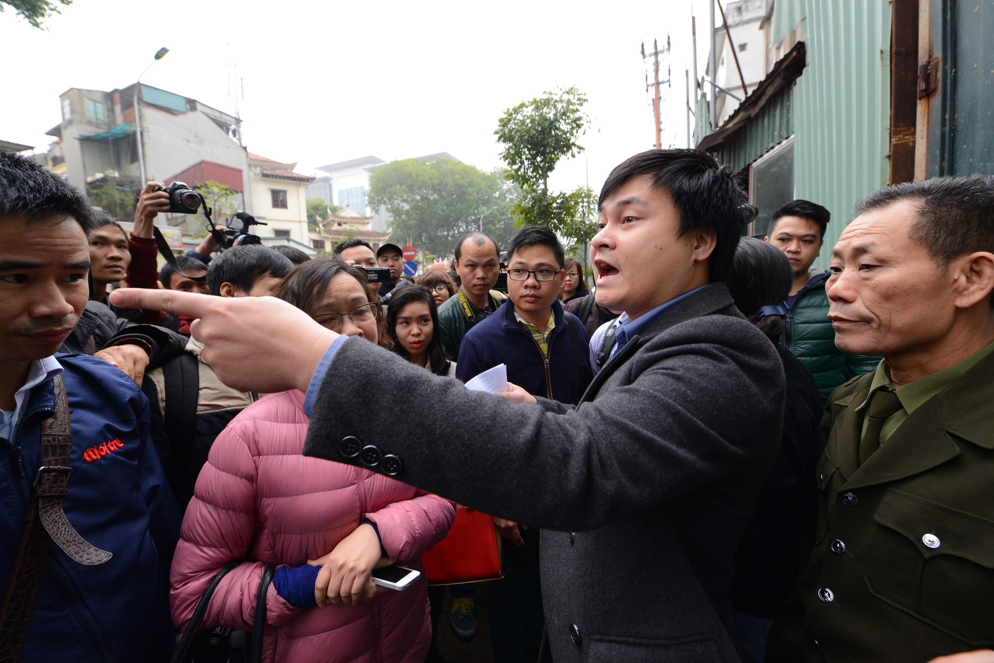 Cưỡng chế nhà 8B Lê Trực ảnh 2 Cuong che nha 8B Le Truc anh 2