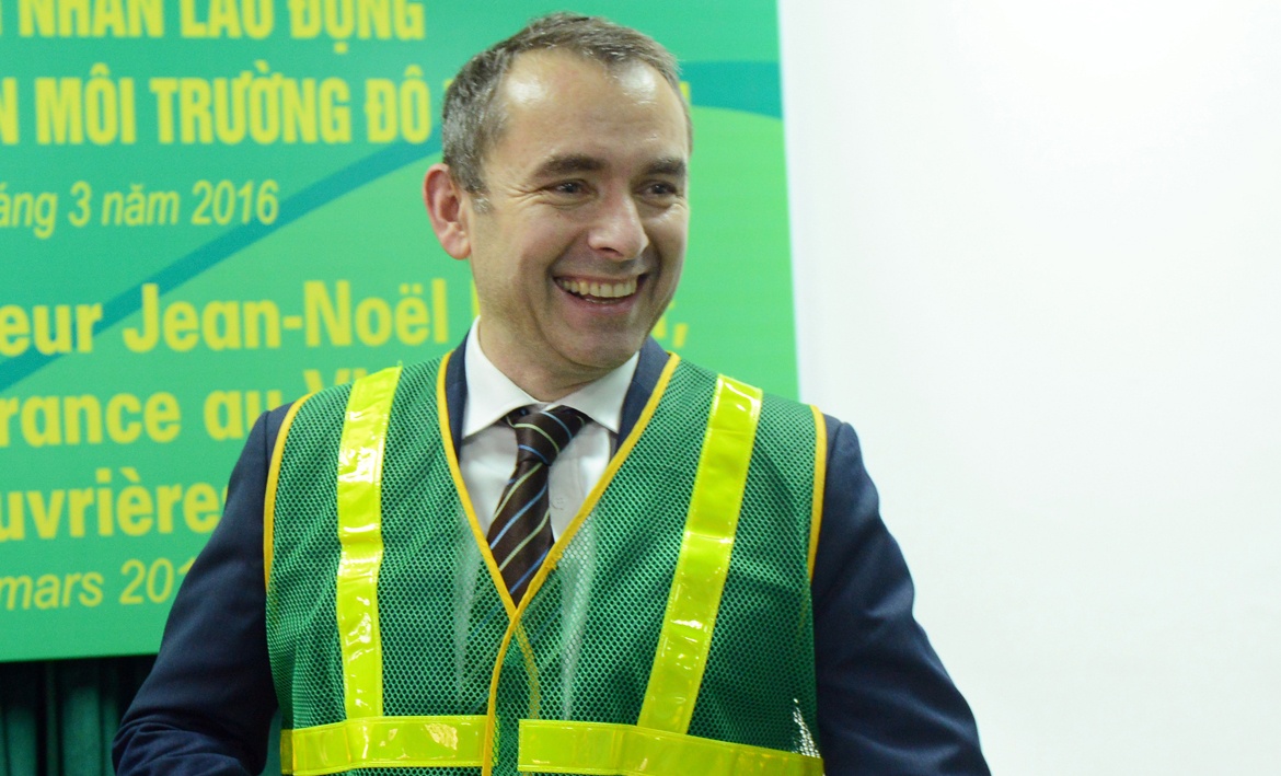 Dai su Phap chuc mung 8/3 nu cong nhan moi truong do thi hinh anh