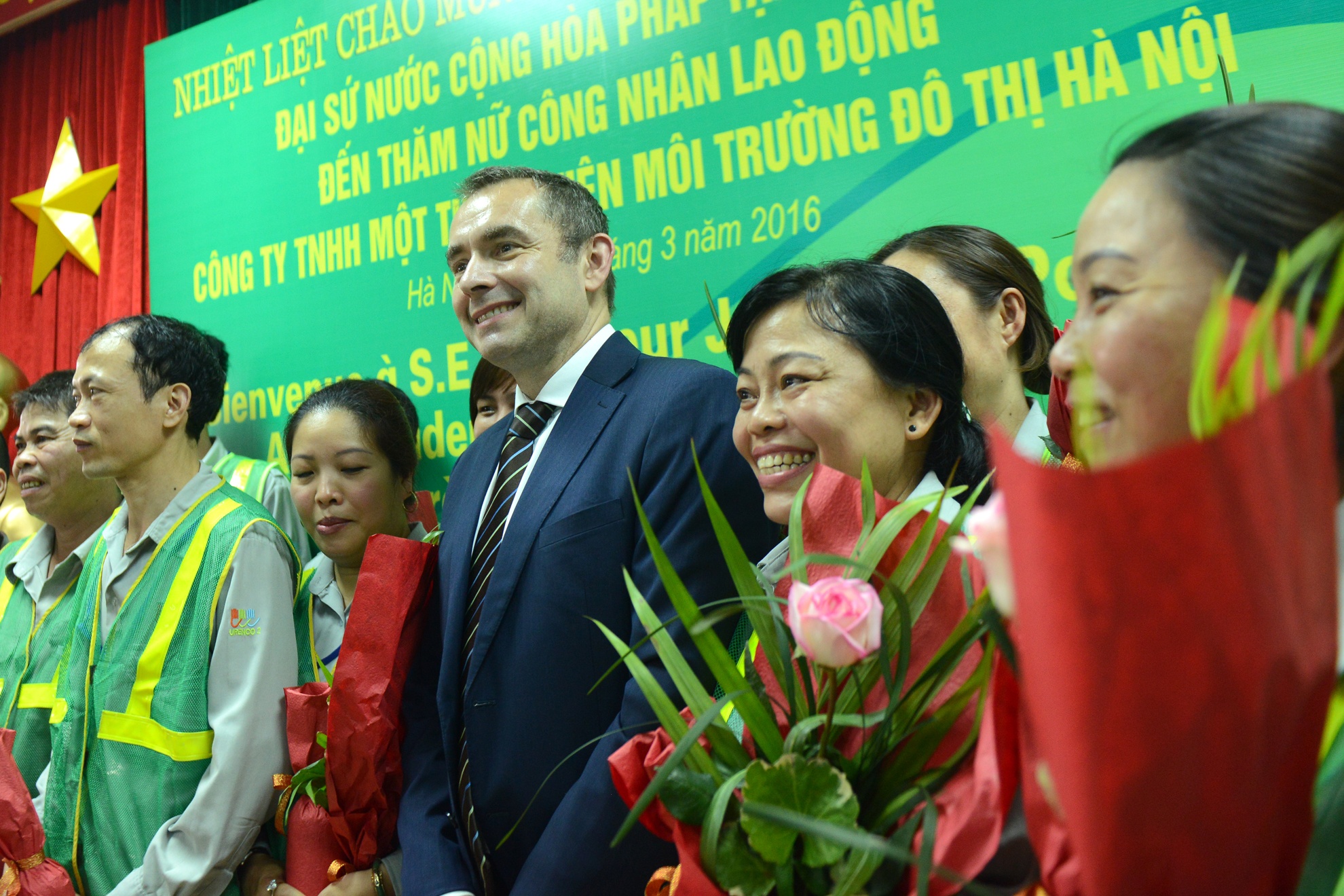 Dai su Phap,  tang hoa,  cong nhan moi truong,  quoc te phu nu,  ngay 8/3 anh 7