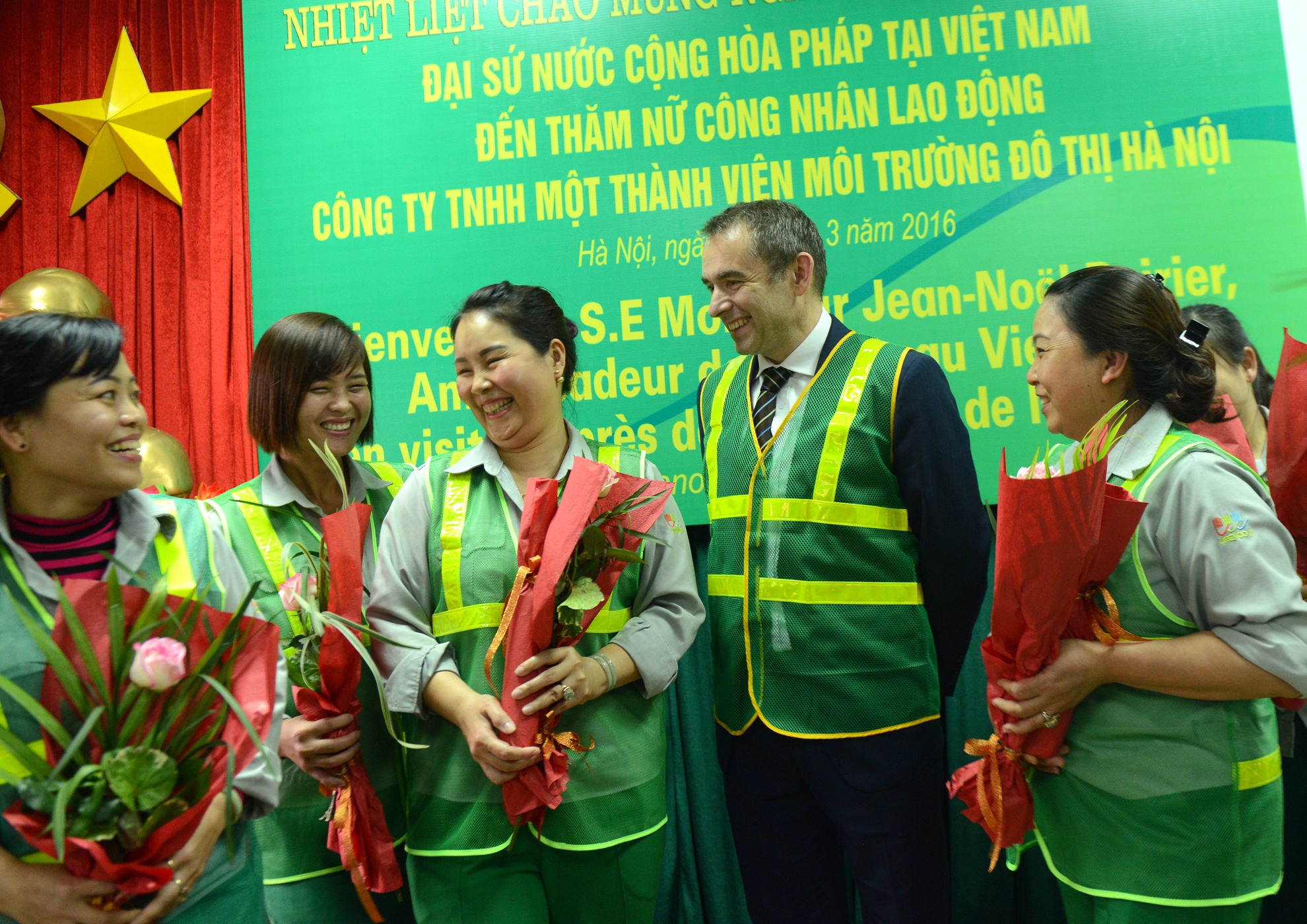 Dai su Phap,  tang hoa,  cong nhan moi truong,  quoc te phu nu,  ngay 8/3 anh 10