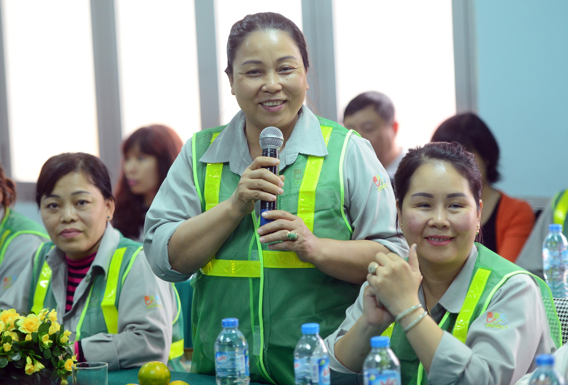 Dai su Phap,  tang hoa,  cong nhan moi truong,  quoc te phu nu,  ngay 8/3 anh 5