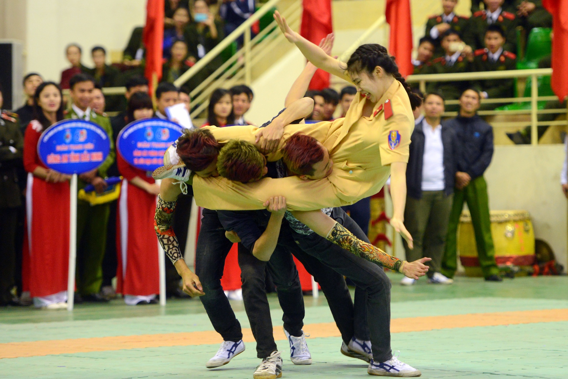 Hoc vien canh sat anh 7