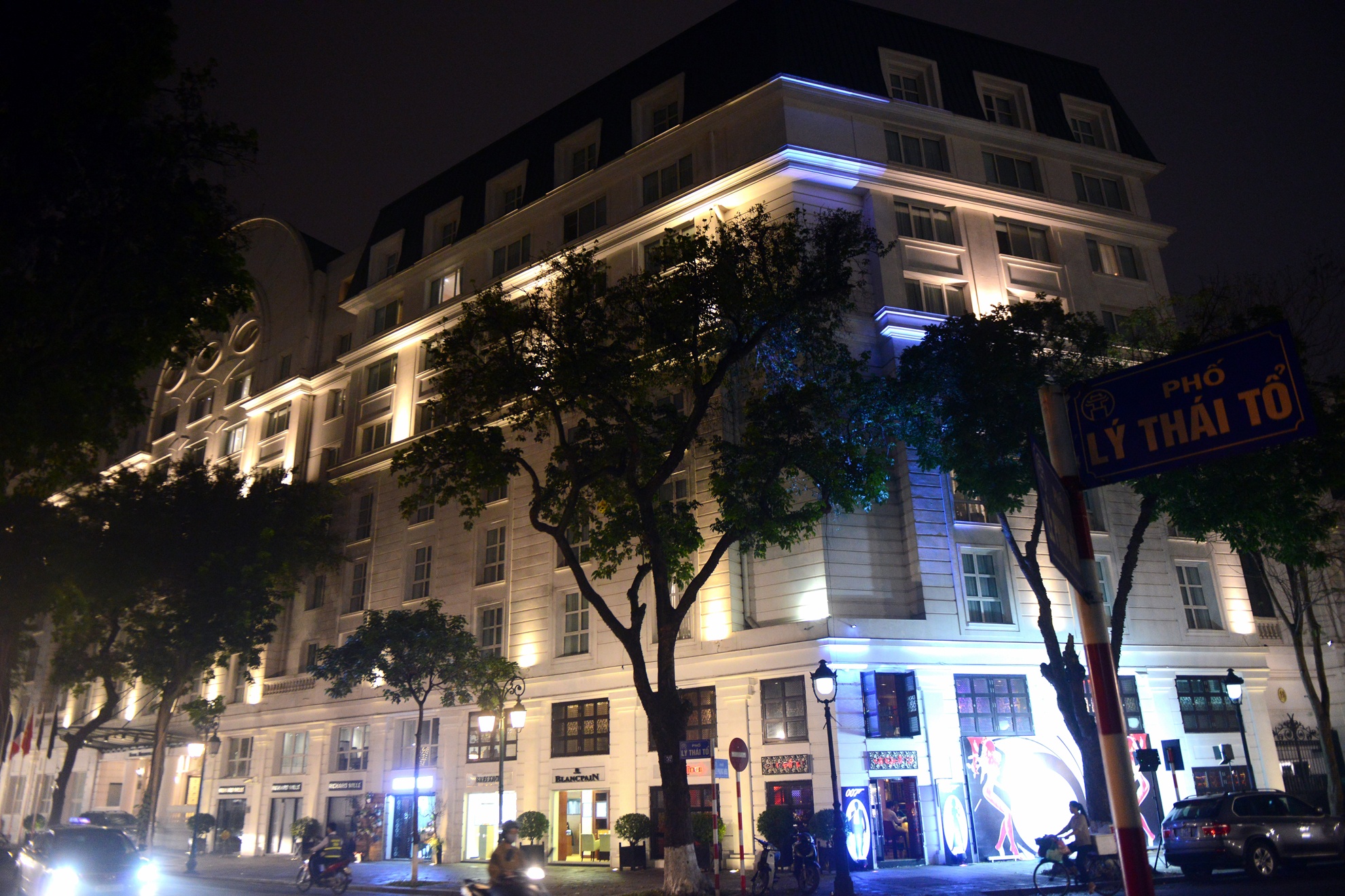 Ha Noi truoc va trong gio trai dat anh 20