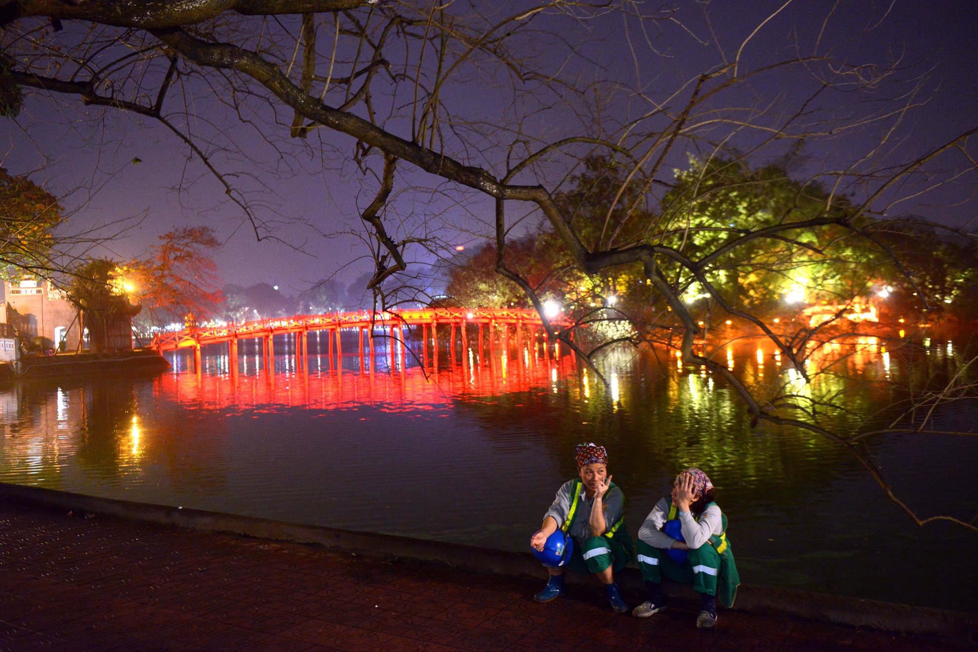 Ha Noi truoc va trong gio trai dat anh 2